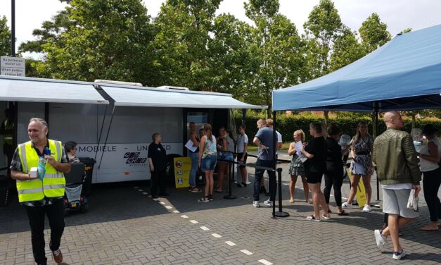 Prikbus in Volendam gestart