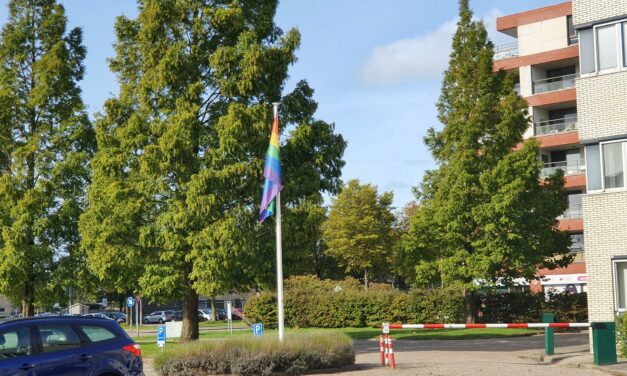 Vandaag hijsen wij de regenboogvlag: het is Coming Out Day!